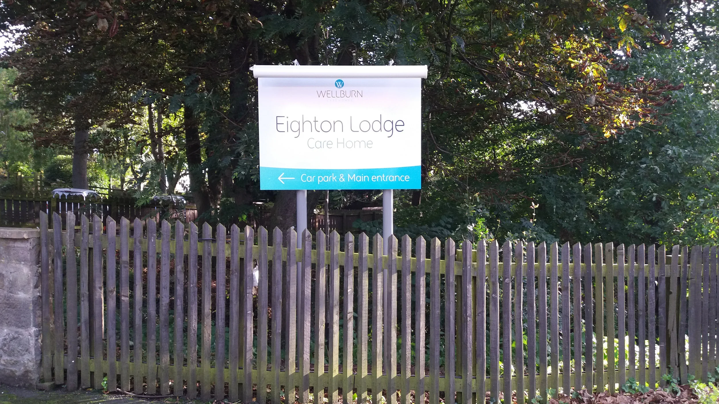 Post mounted dibond sign with a trough light applied