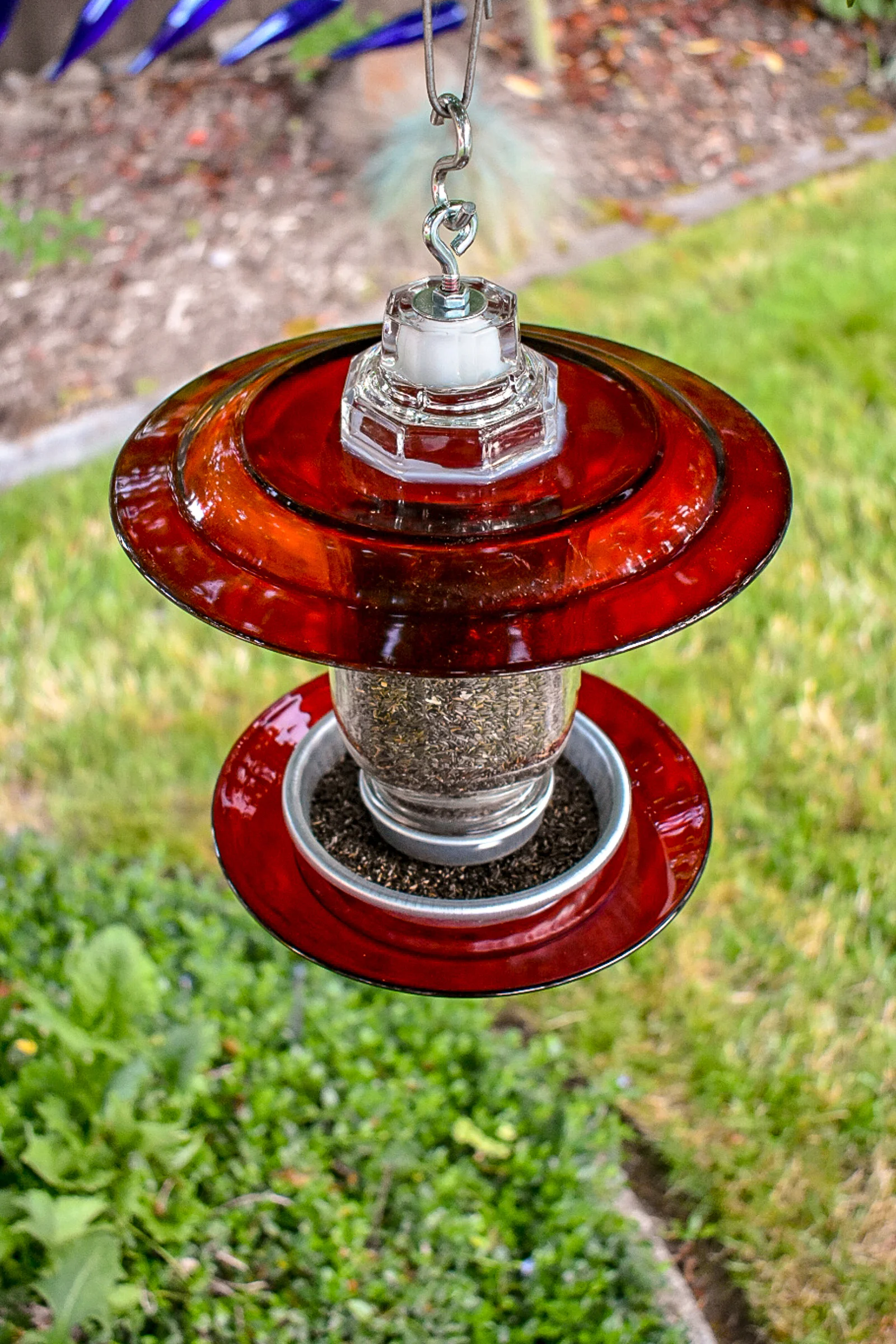 Finchfeeder105i.jpg