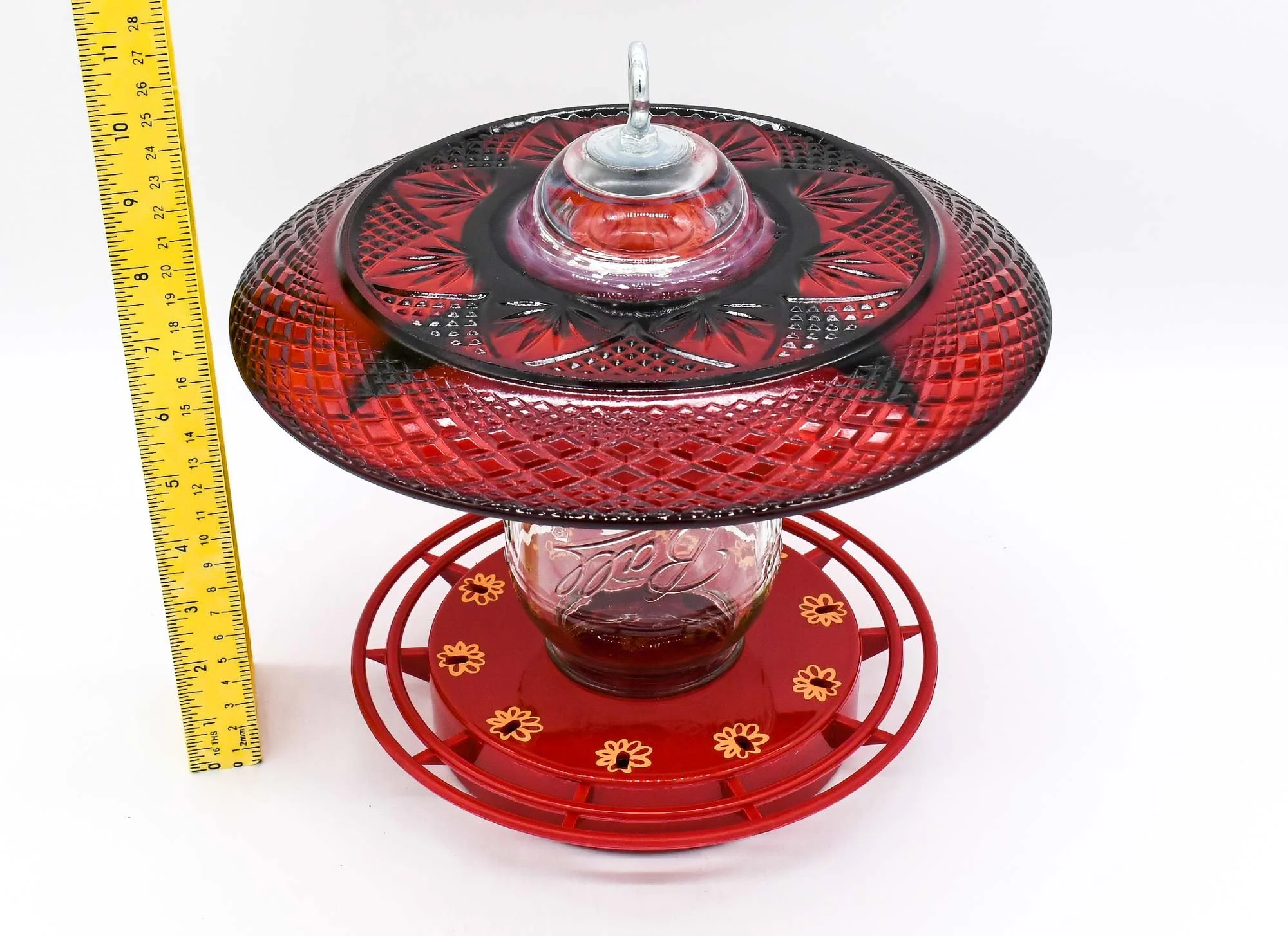 Great view looking down on top of feeder showing the patterns in the glass