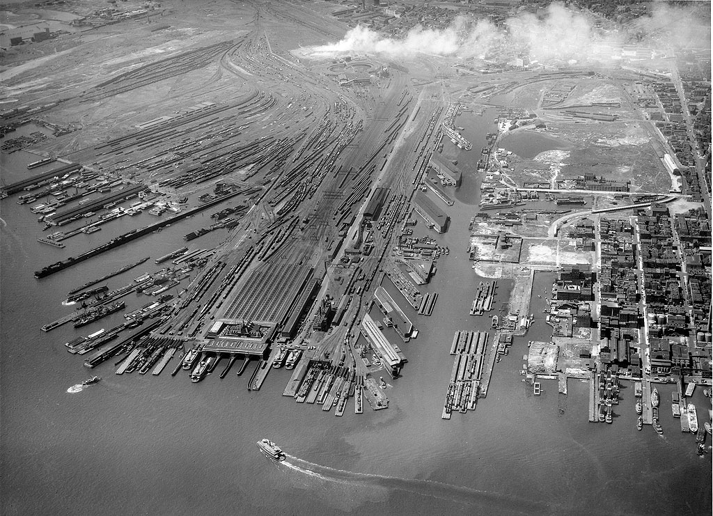 McLaughlin photo of CNJ Jersey City Terminal, 1941. Collection of the NY Historical Society, Neg. 60912-19834.
