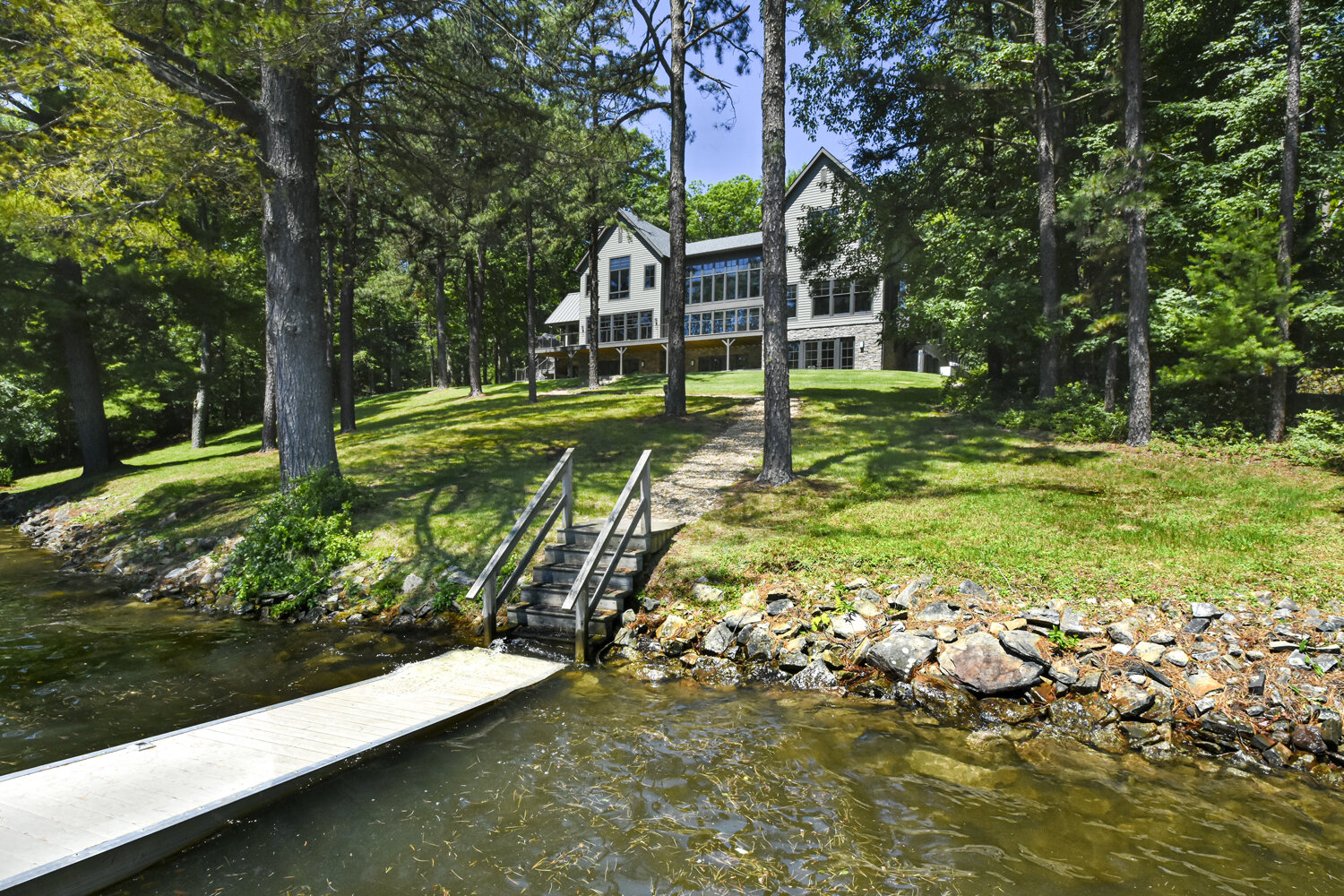 exterior-view-of-house-from-lake-(4)_web.jpg