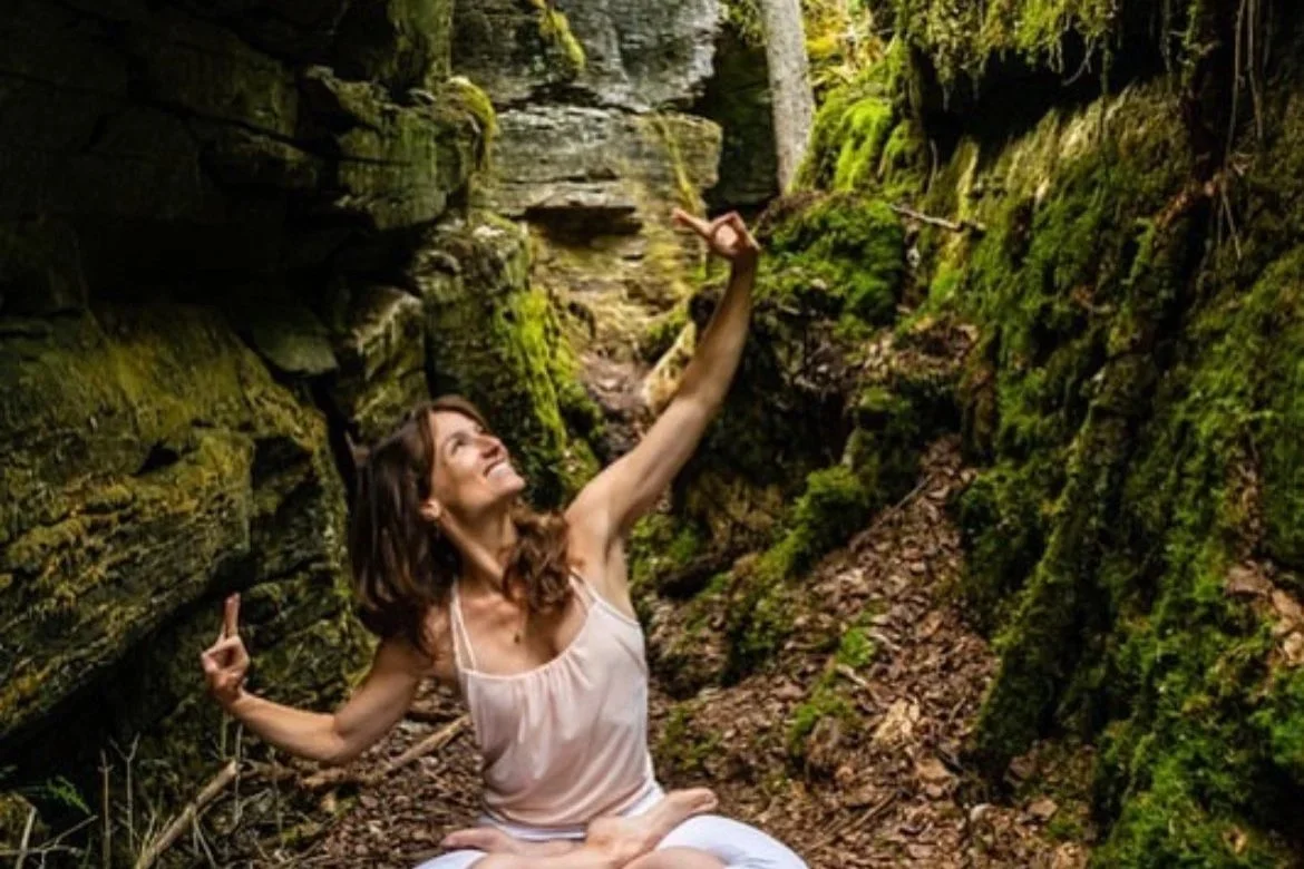 Happy lotous with jnana mudra.jpg