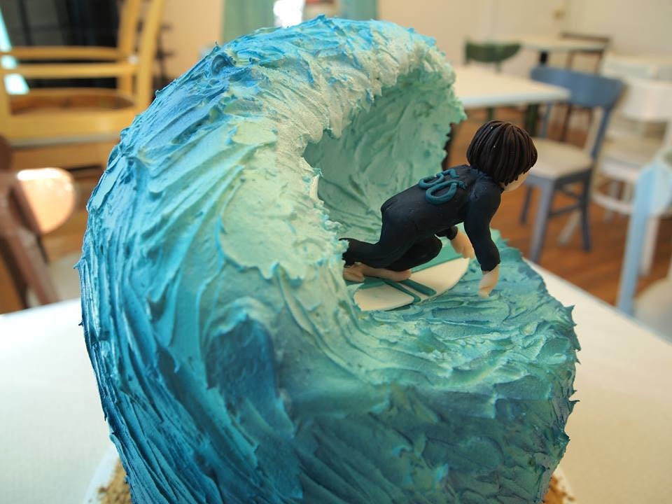 Surfing Cake with Buttercream Wave and Sculpture