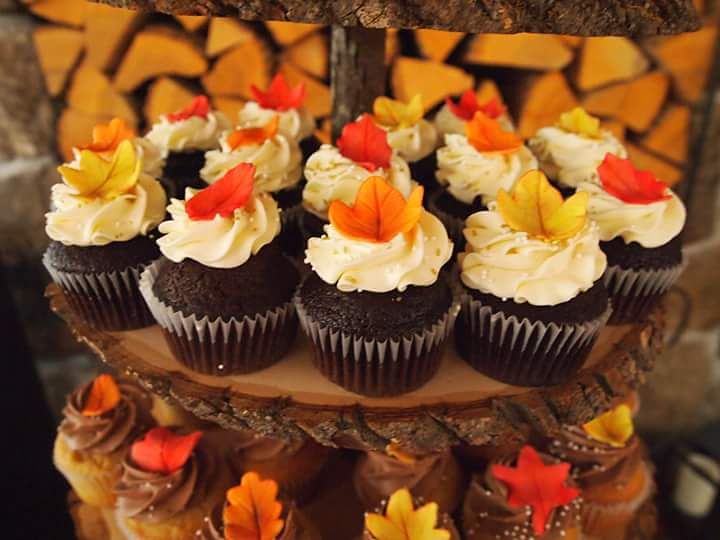 Fall Themed Cupcakes with Gum Paste Fall Leaves 