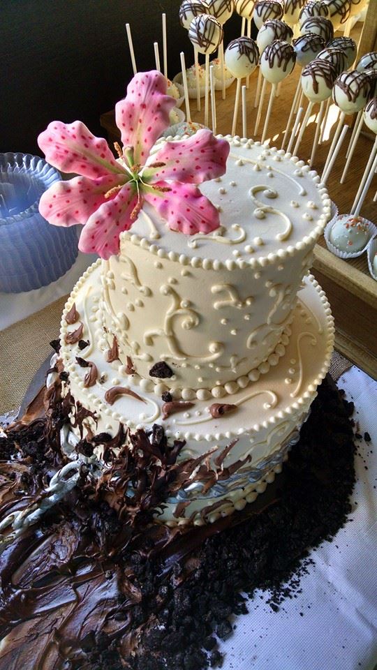Wedding Cake with Tiger Lilly