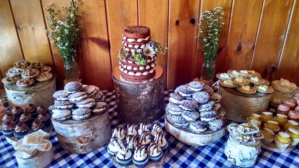 Picnic Themed Naked Cake and Sweet's Table