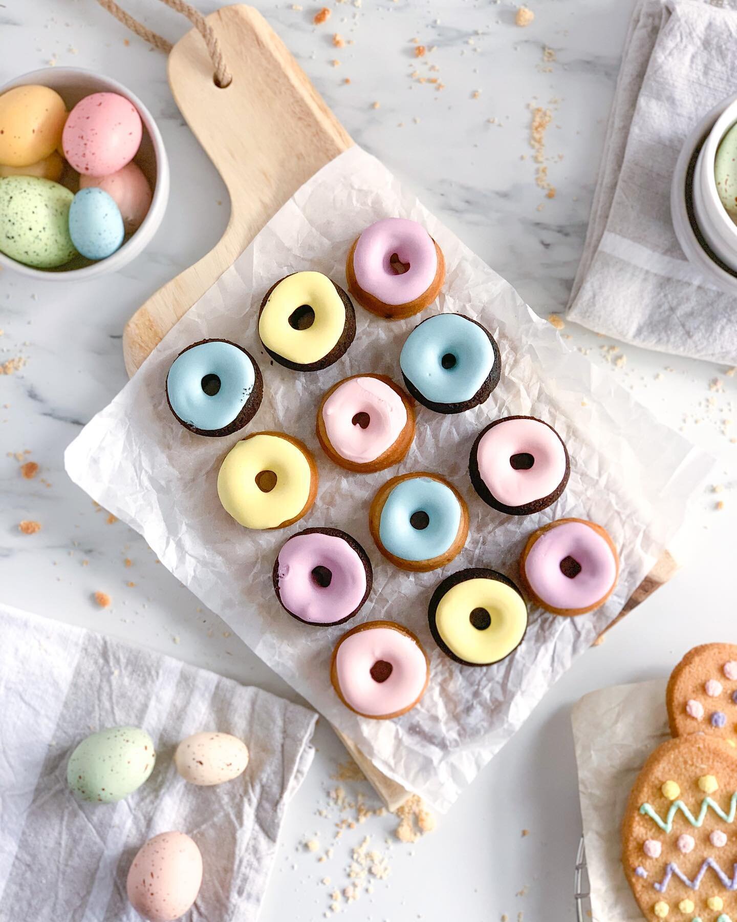 Rainbow mini donuts 🍩 gluten-free ~ grain-free ~ keto ~ paleo ~ oh so yum!

Available for daily walk ins &amp; to pre-order for Easter at order.thebutternut.ca 🐰💛

#glutenfree #grainfree #celiac #gf #keto #paleo #lowcarb #natural #naturalfood #pal