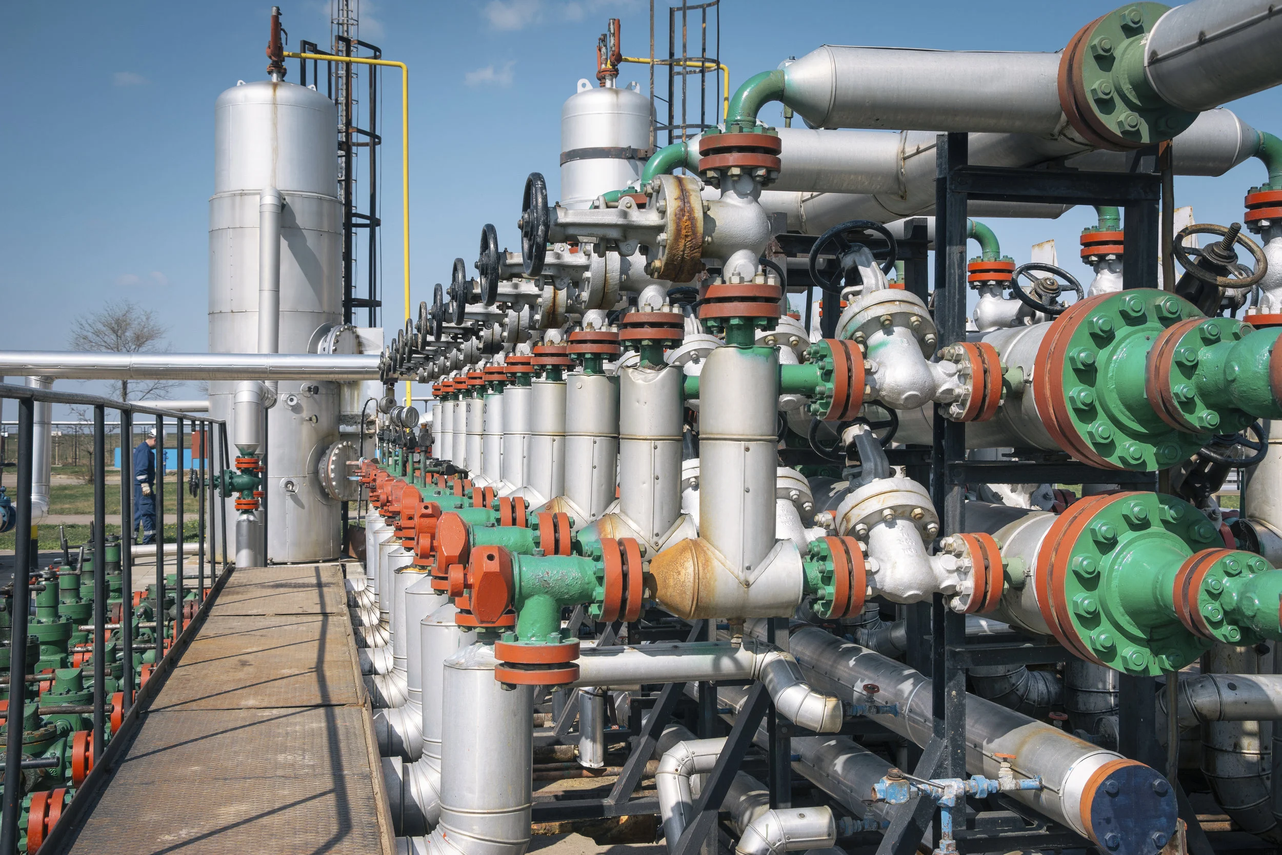 SmartHAWK Sensors monitor equipment at oil and gas facilities to i mprove operational efficiency and prevent catastrophic failures.