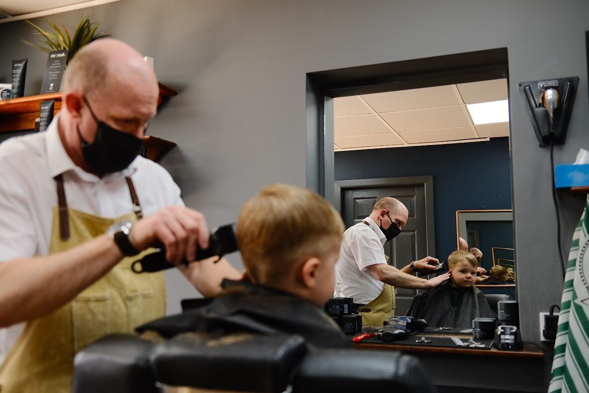 Hey peeps, it&rsquo;s been a minute but we are back and loving life!! 
Just taken Dexter to @robsbarbersguiseley for a chat about trains and a quick slick trim!! All set for the sunny weather now!