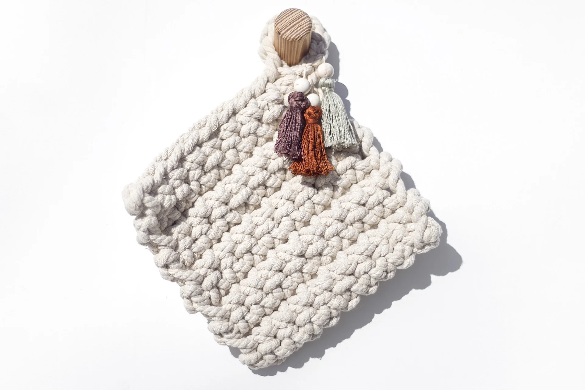 518-CrochetTrivet-3.2.jpg