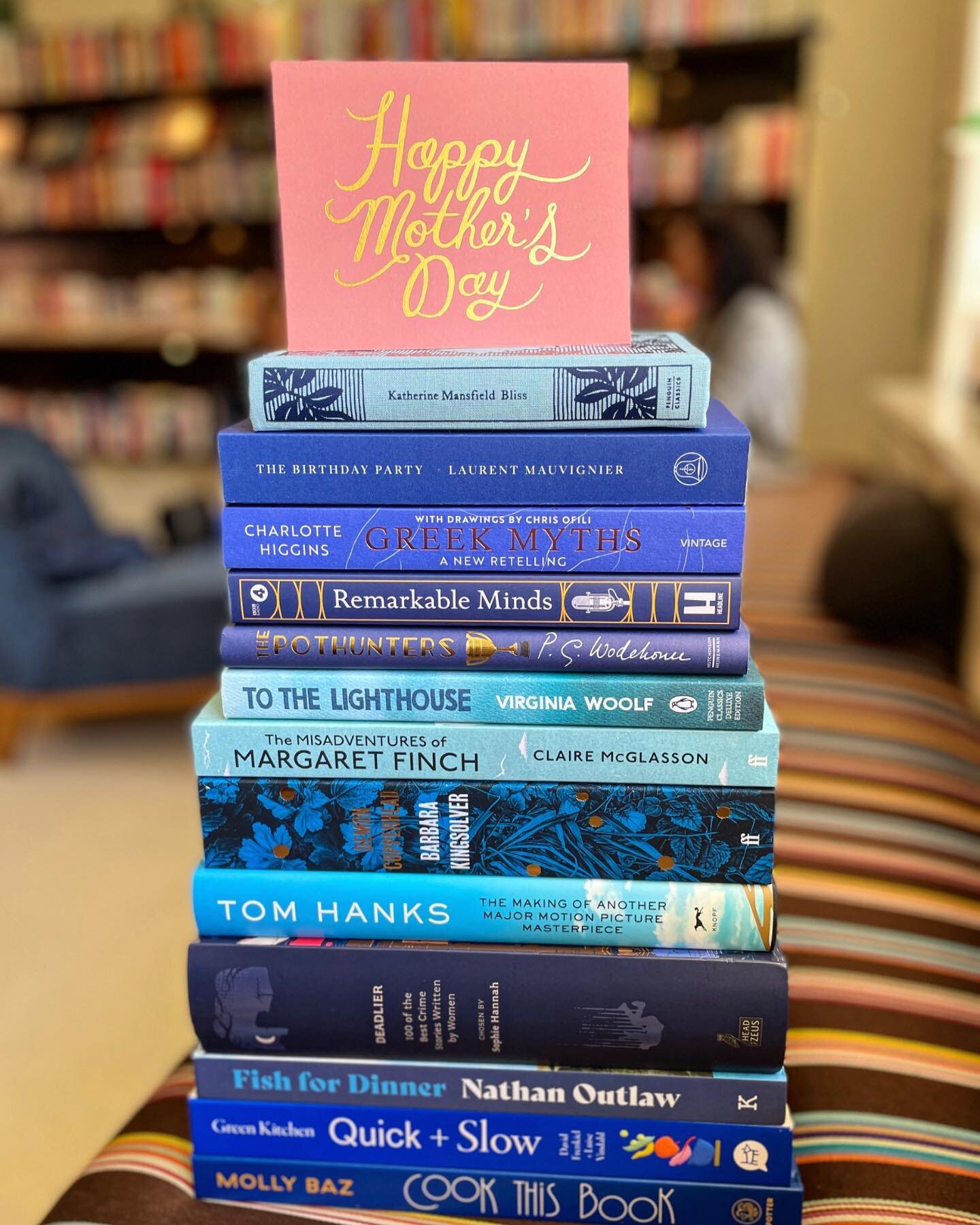 It&rsquo;s Friday, the sun is shining, everyone&rsquo;s in a great mood and whether or not you think &lsquo;Mother&rsquo;s Day&rsquo; is a good idea or not, giving a mother a book (or two) is ALWAYS a good idea 😉 

Here are a few ideas in our favori