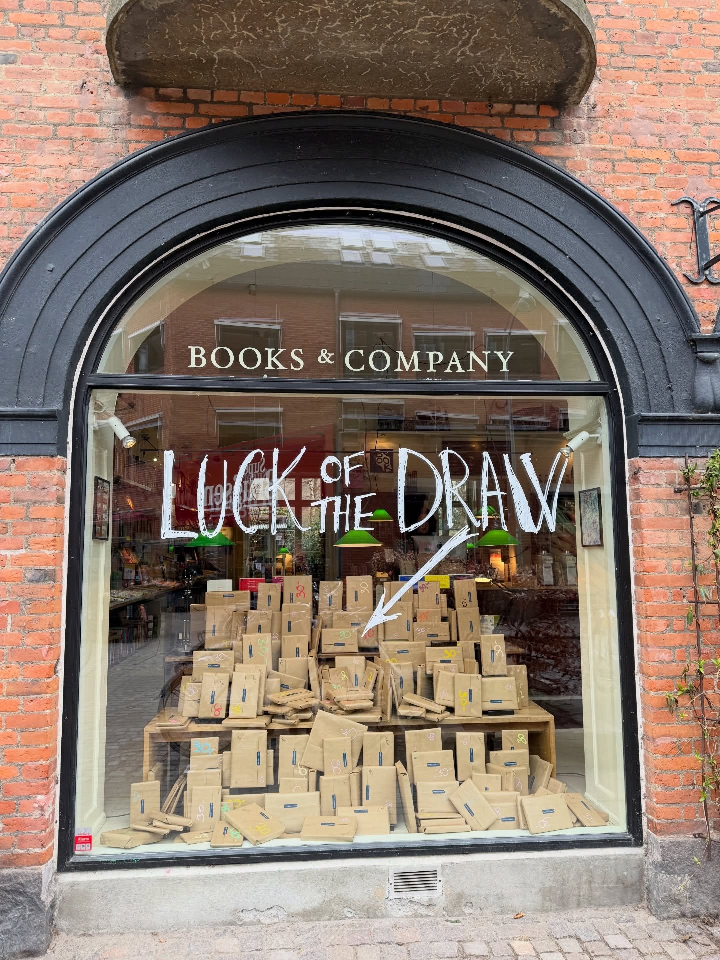 There&rsquo;s the Met Gala and then there&rsquo;s the April Fool&rsquo;s event at Books &amp; Company! 
The buzz for weeks, the &lsquo;scene&rsquo;, the well dressed crowd, the delicious drinks, the hard work and meticulous preparation for weeks by t