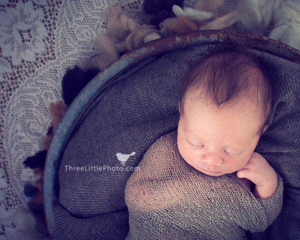 threelittlephotonewborncincinnati_2017009ZEKE.jpg