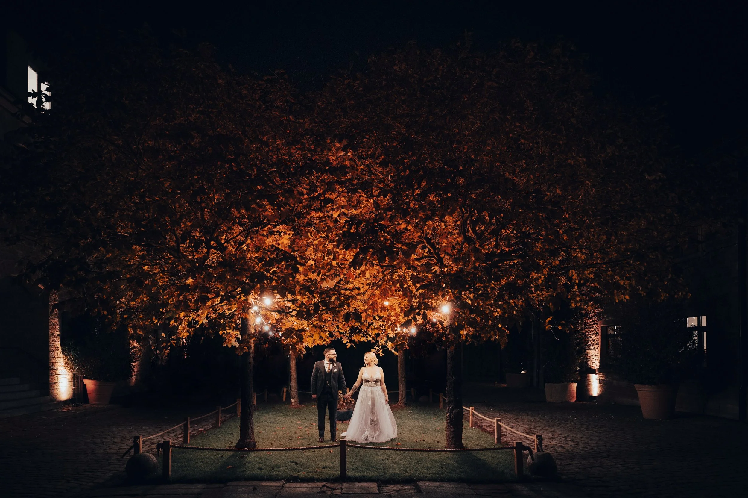 Gute Nacht, John-Boy. 🌙

Wenn die Hochzeitsfeier langsam zu Ende geht und nur noch ein paar Lichter brennen.

#hochzeitsfotografinheidelberg
#hochzeitsreportage
#gutshofladenburg
#authentischehochzeitsfotografie