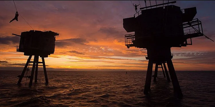 In Between Boundaries - Slacklining  the Maunsell Forts in UK