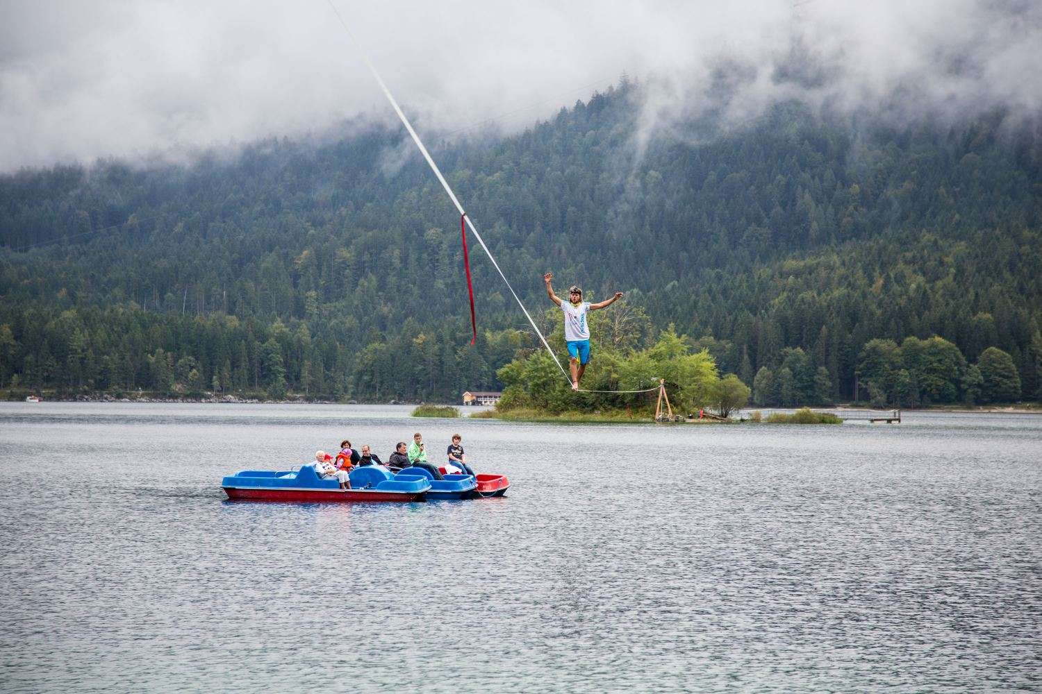 Eibsee-slackline-world-record (11).jpg