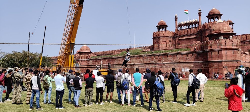 Trickliner Dhruv with crew.jpeg