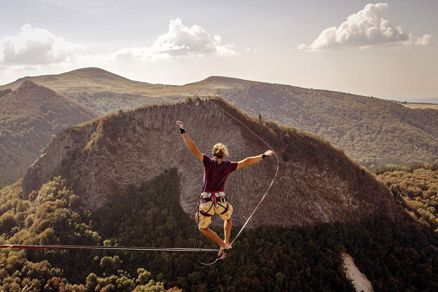 Nylon Slackline record in France Preview.jpg