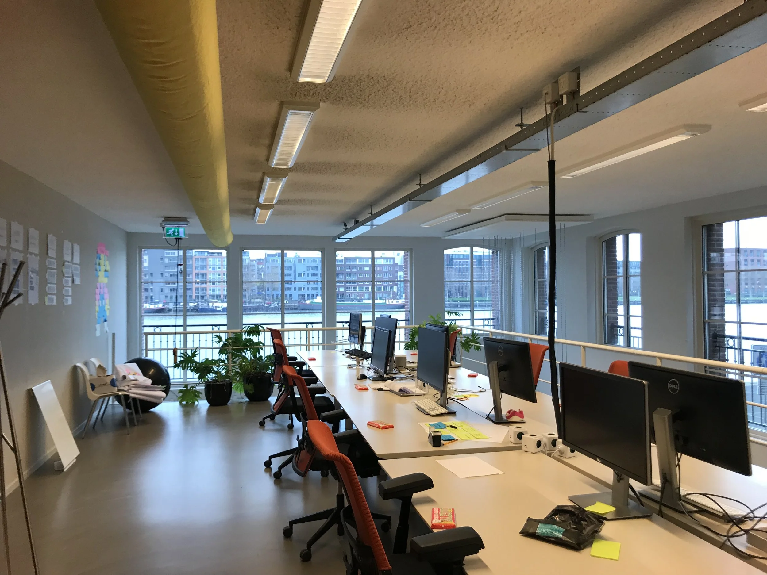 officepicamsterdam.jpg