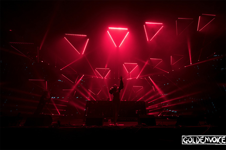 Photo by Julian Bajsel