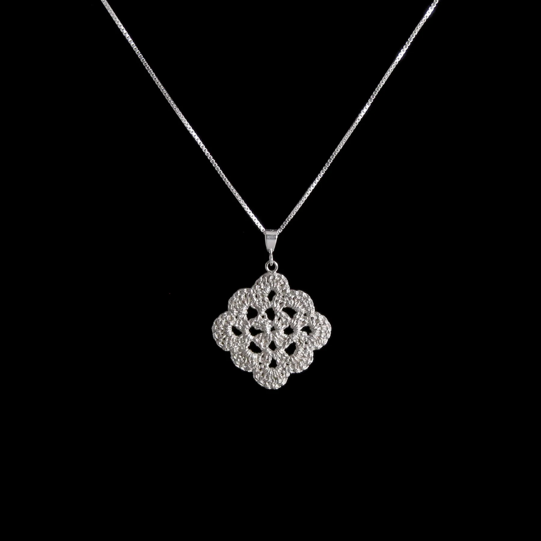 GrannySquarePendant(edit&resize).jpg