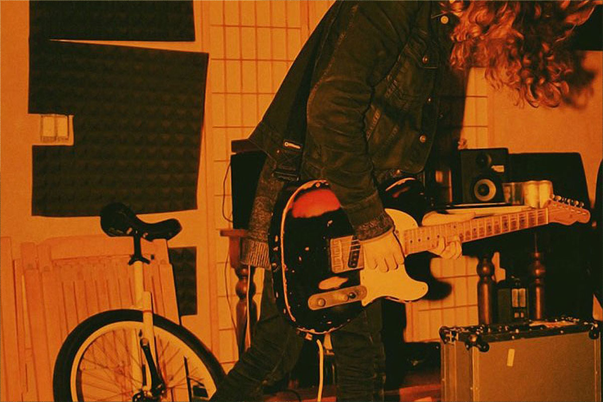 smells of cheap wine and cigarettes