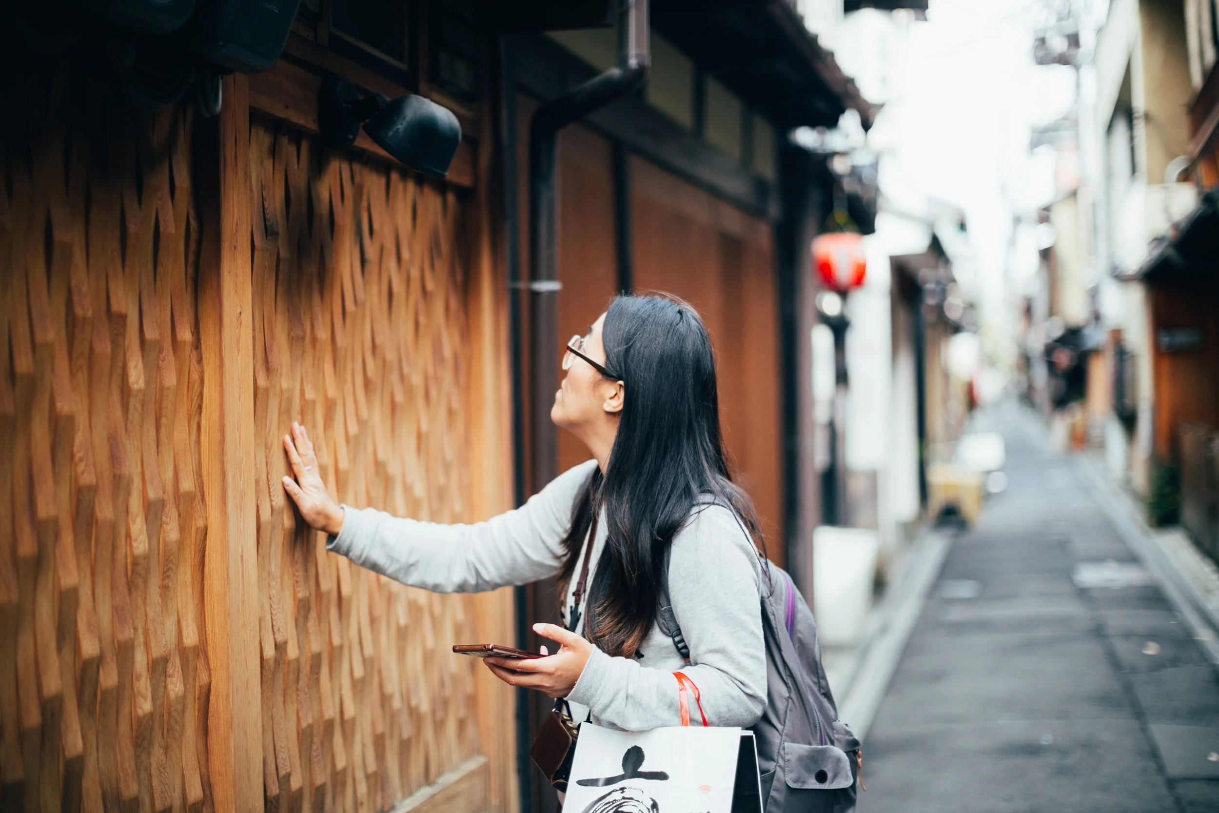 Some fine woodworking and carpentry in Japan. Details.