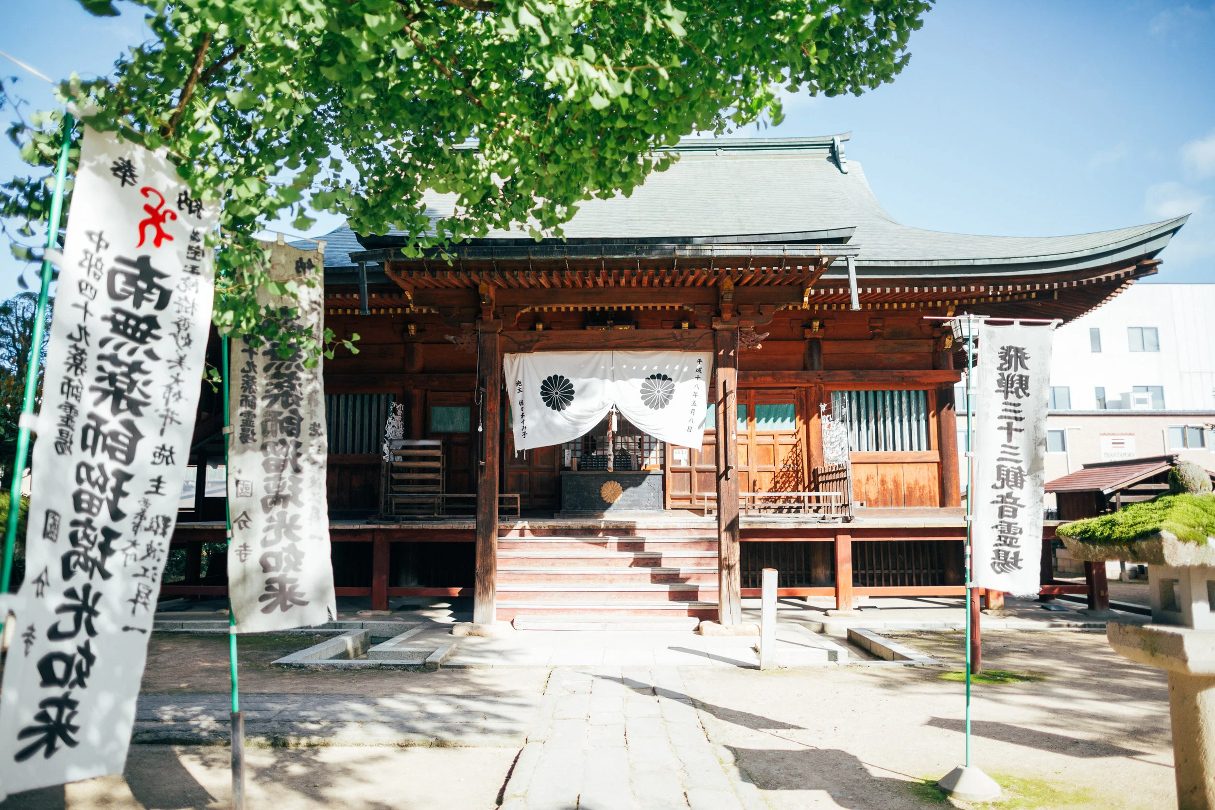 One of the halls at the Hida Kokubunji Temple. It is the oldest temple in Takayama and was originally built in 746 AD (thought it was later burnt down and rebuilt). Also on the premises are a three-story pagoda, as well as a 1200 year old gingko tree. 
