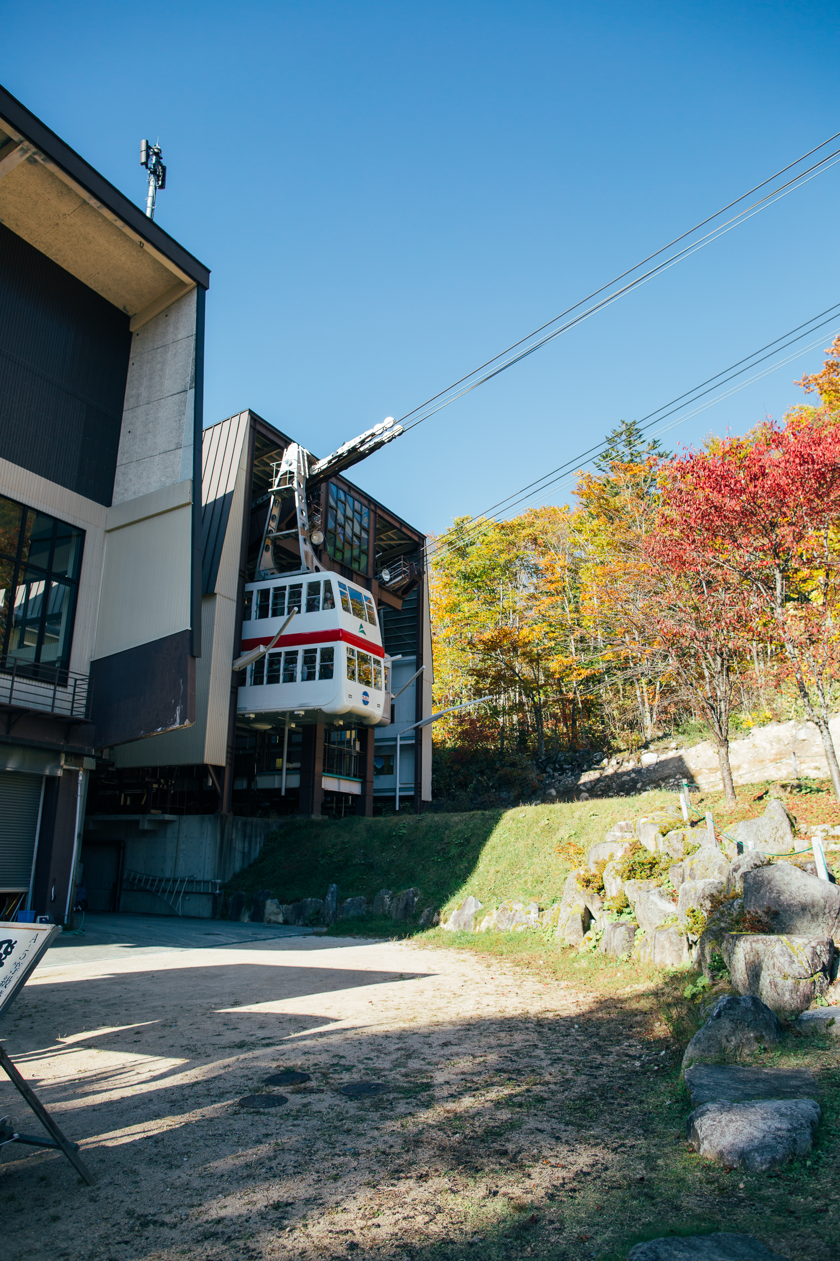 The first (and only?) double decker cable car leaving the station.