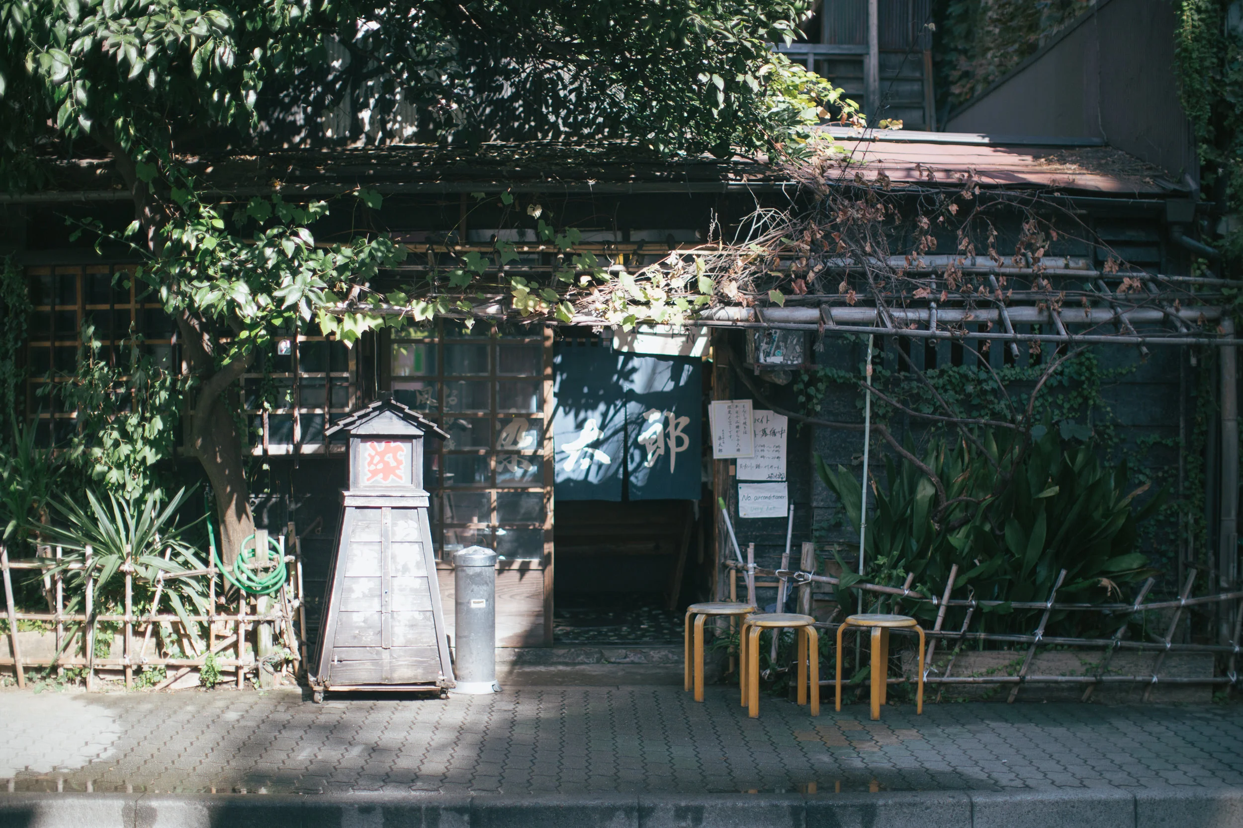 After leaving the Senso-ji, we made our way through the neighbourhood towards Ueno Park. We stumbled upon this building sandwiched between two more modern buildings (something not uncommon in Tokyo). Now that I'm writing this up, I've done some research and it turns out this is an okonomiyaki shop and a pretty highly rated one at that. F!#@. I guess there's always next time.