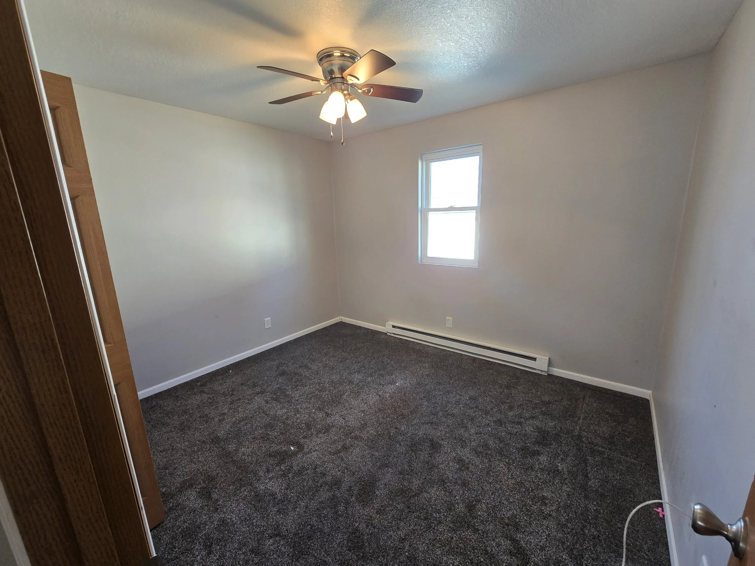 Photos are representative of the unit.