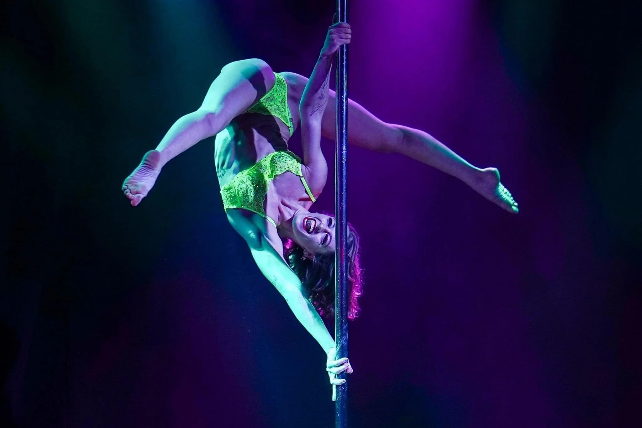 Schtick It - QVEEN HERBY