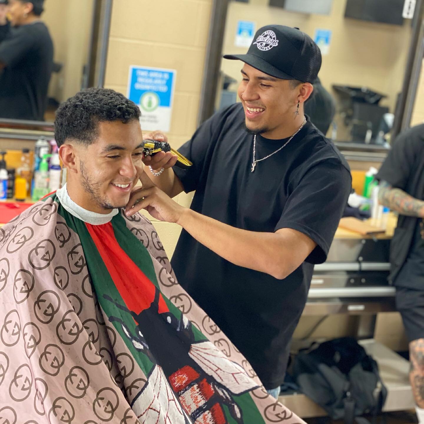 Happy students learn the best! Here is @brayann.sx fading up a client with a low skin fade.  Awesome job on the cut! #westcoastbarbercollege #barbercollege #barberschool #oceanside #barbershop #barber #barberlife #barberswag #barbering #barberlove #b