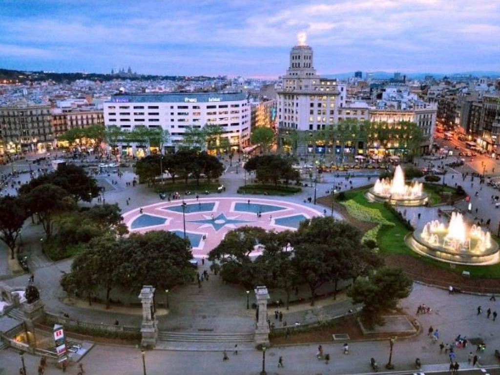 Plaza Cataluña, the meeting point in Barcelona — eBike Tour Barcelona