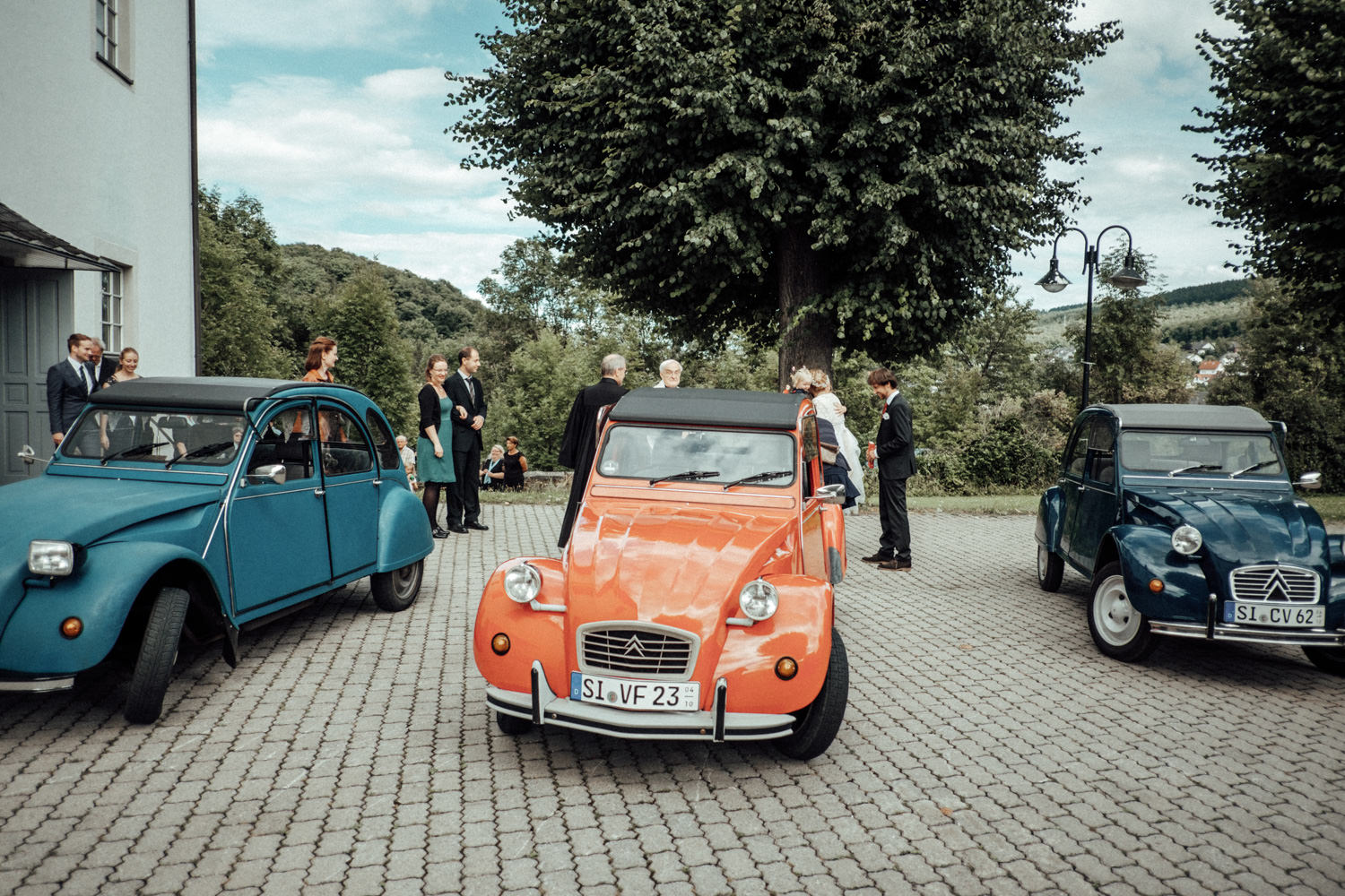 Oldtimer-Enten als Hochzeitsauto