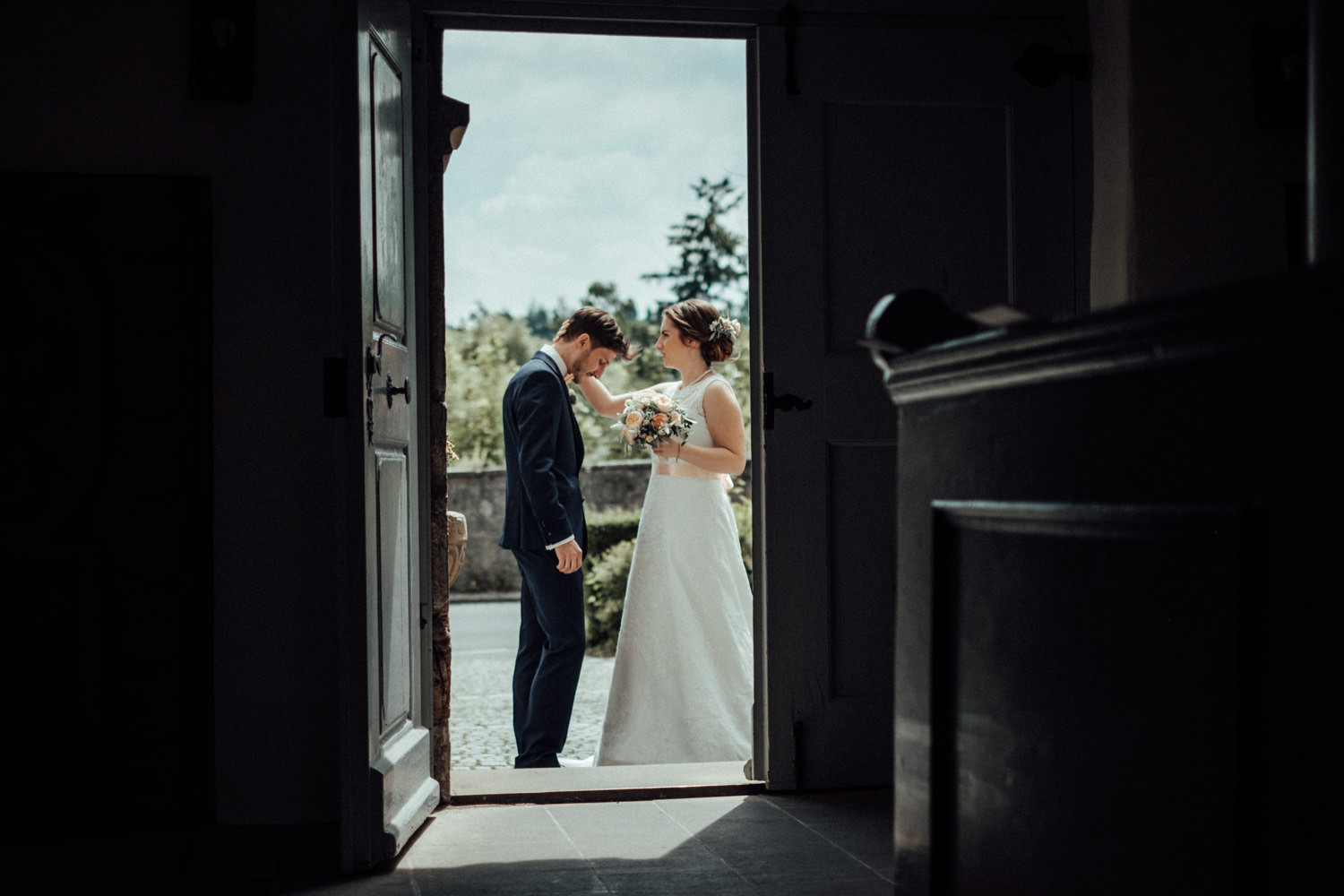 Zelthochzeit-Inspiration-Hochzeitsreportage-natürlich-Hessenhof-Coburg-Oberfranken-Aachen-Hochzeitsfotograf-Kevin Biberbach-KEVIN Fotografie-Junebug-Hochzeitswahn-045.jpg