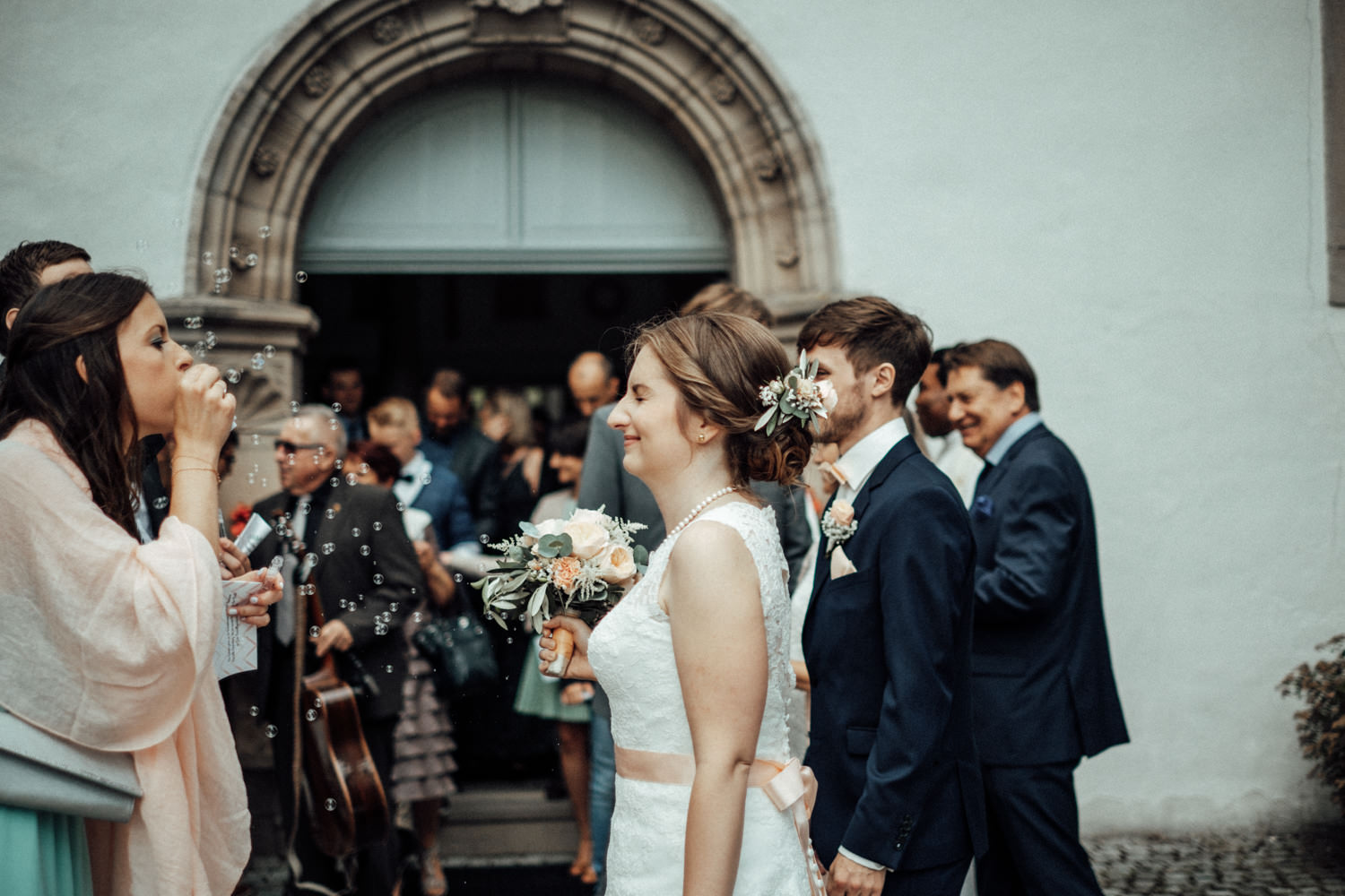 Zelthochzeit-Inspiration-Hochzeitsreportage-natürlich-Hessenhof-Coburg-Oberfranken-Aachen-Hochzeitsfotograf-Kevin Biberbach-KEVIN Fotografie-Junebug-Hochzeitswahn-062.jpg