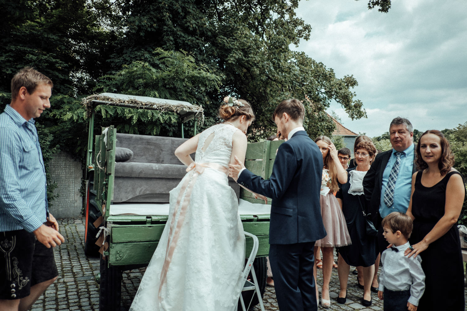 Zelthochzeit-Inspiration-Hochzeitsreportage-natürlich-Hessenhof-Coburg-Oberfranken-Aachen-Hochzeitsfotograf-Kevin Biberbach-KEVIN Fotografie-Junebug-Hochzeitswahn-067.jpg