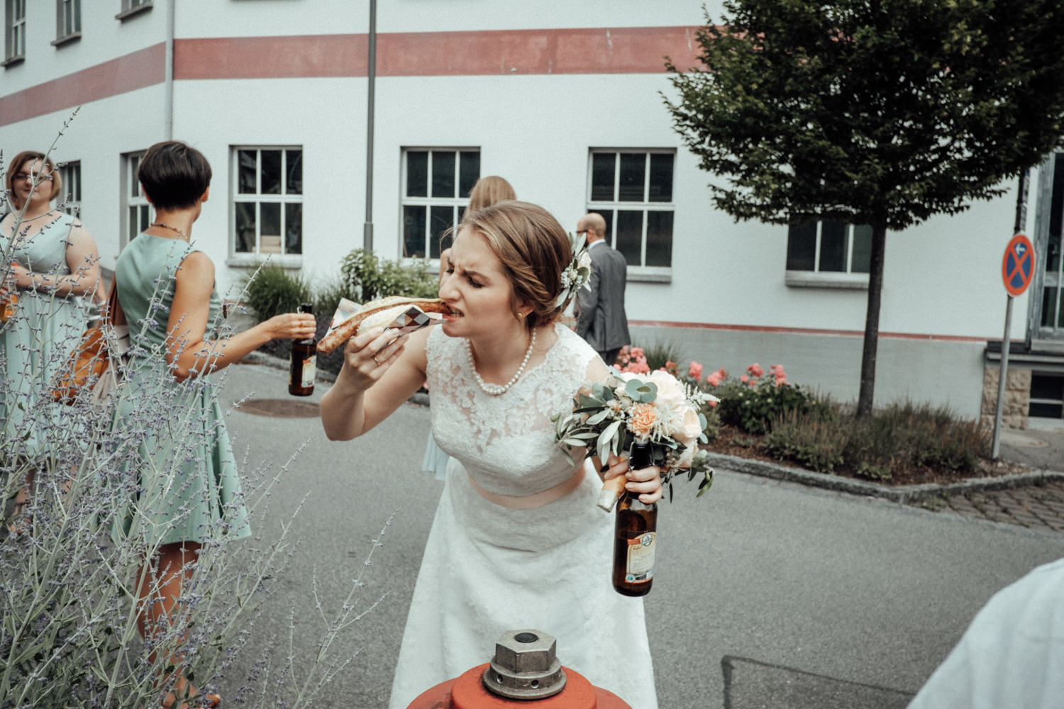 Zelthochzeit-Inspiration-Hochzeitsreportage-natürlich-Hessenhof-Coburg-Oberfranken-Aachen-Hochzeitsfotograf-Kevin Biberbach-KEVIN Fotografie-Junebug-Hochzeitswahn-082.jpg