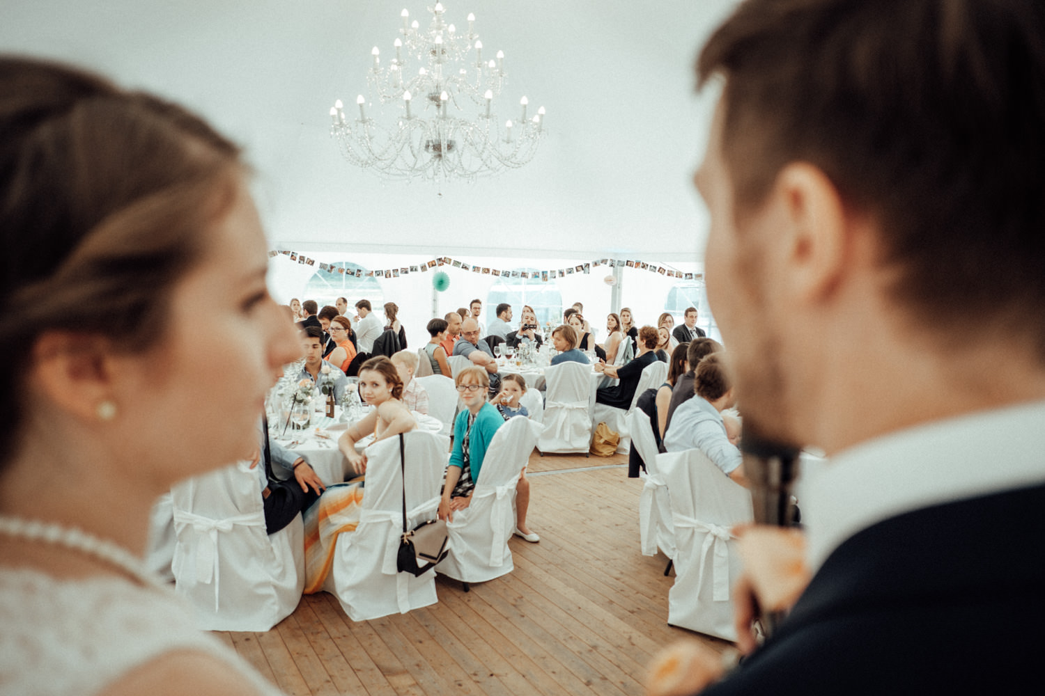 Zelthochzeit-Inspiration-Hochzeitsreportage-natürlich-Hessenhof-Coburg-Oberfranken-Aachen-Hochzeitsfotograf-Kevin Biberbach-KEVIN Fotografie-Junebug-Hochzeitswahn-119.jpg
