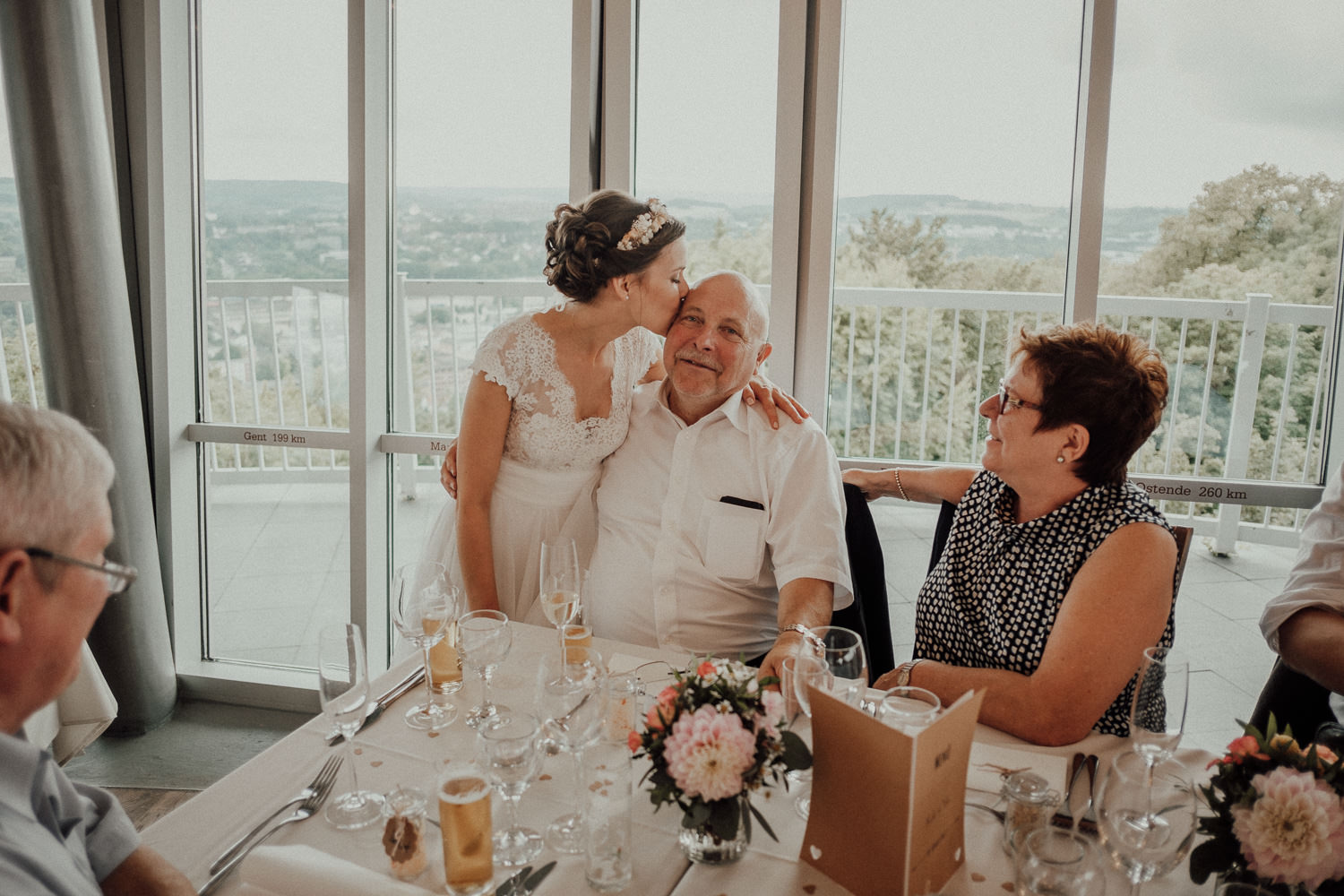 Hochzeitsfotos NRW-Hochzeitsfotograf NRW-Hochzeitsreportage-Lousberg Aachen-Sommerhochzeit-Kevin Biberbach-KEVIN - Fotografie-107.jpg