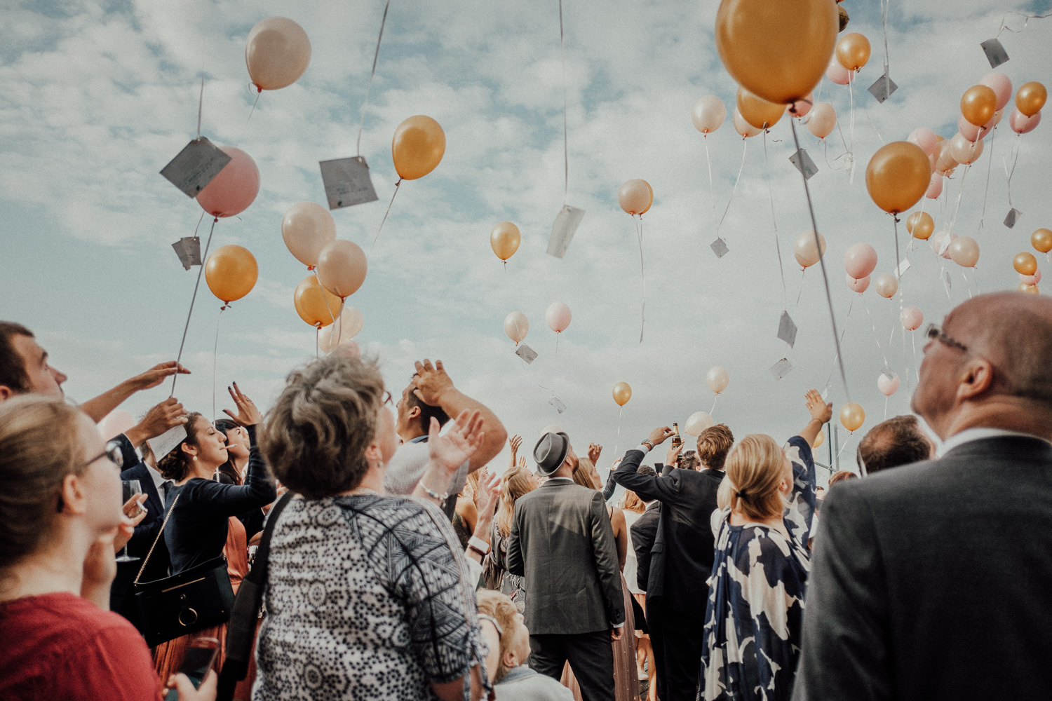 Hochzeitsfotos-Hochzeitslocation-Würzburg-Hochzeitsfotograf-Aachen-Köln-NRW-Bonn-Top-Hochzeitsfotografen-Reportage-Storytelling-Preise-Kevin Biberbach-KEVIN Fotografie-30.jpg