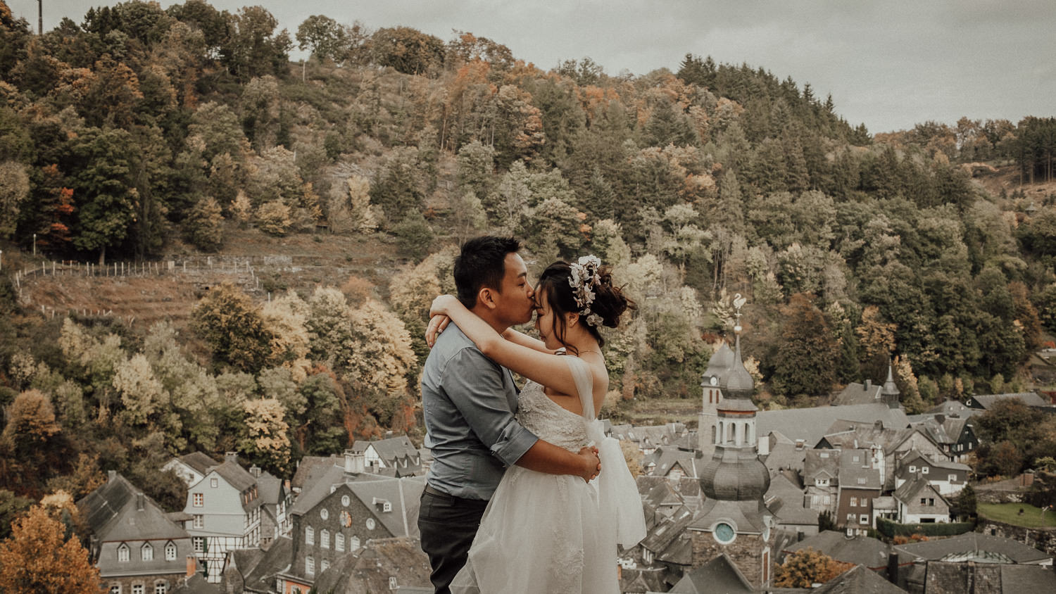 Hochzeitsfotos-Hochzeitslocation-Würzburg-Hochzeitsfotograf-Aachen-Köln-NRW-Bonn-Top-Hochzeitsfotografen-Reportage-Storytelling-Preise-Kevin Biberbach-KEVIN Fotografie-03-2.jpg