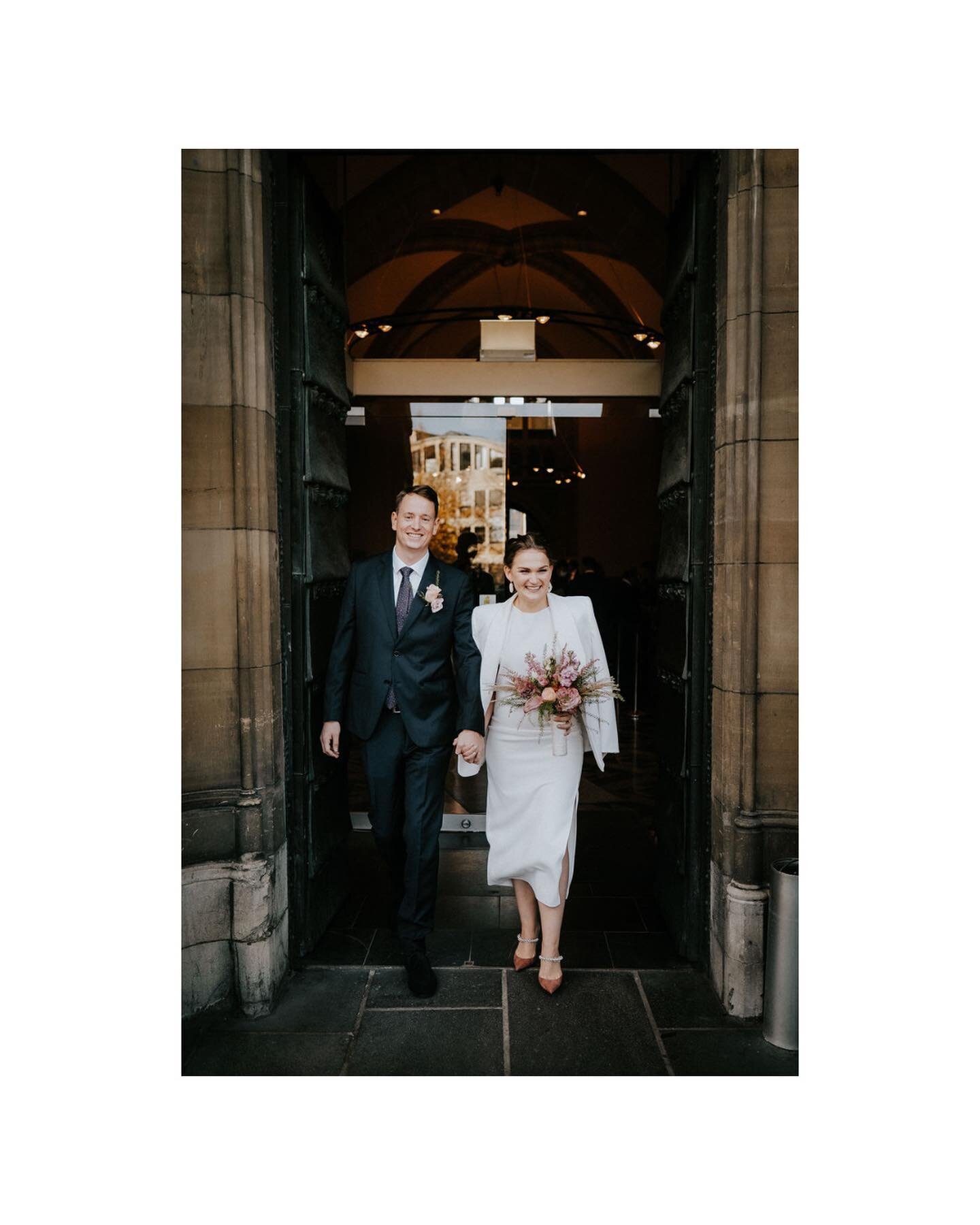 Anna and Johann's classy civil wedding vs. The pooping dog in the background striving for attention! ♡
&bull;&bull;&bull;
more at www.kevinbiberbach.com ↟↟↟
&bull;&bull;&bull;
#kevinbiberbachweddings #realweddingmoments #hochzeitaachen