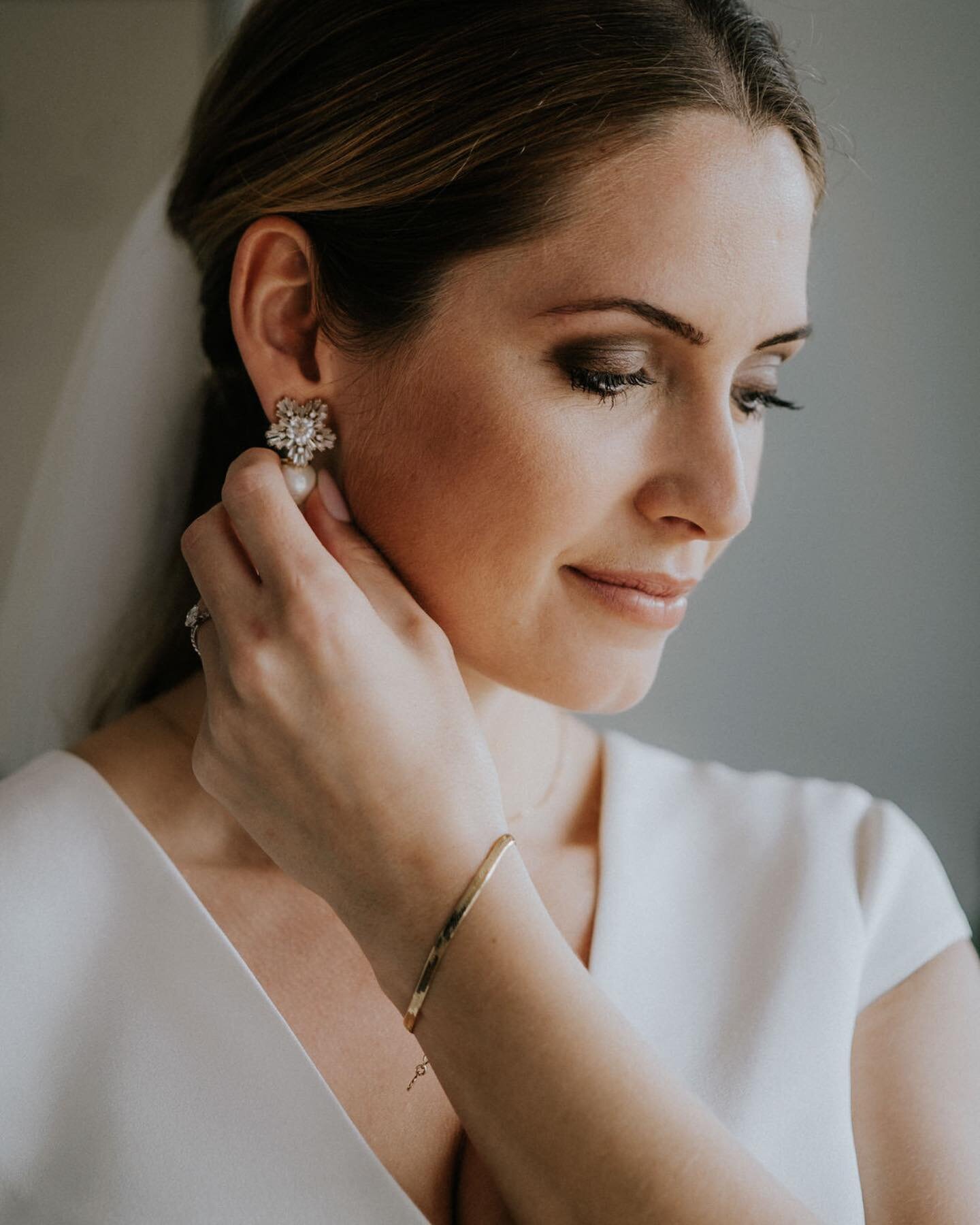 A few moments from Anna and Tobias' gorgeous wedding last year. ♡
⠀⠀⠀⠀⠀⠀⠀⠀⠀
#kevinbiberbachweddings #hochzeitsreportagenrw #kaiserfriedrichhalle