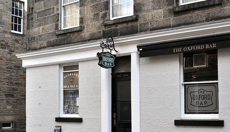 1200px-The_Oxford_Bar,_Edinburgh.jpg