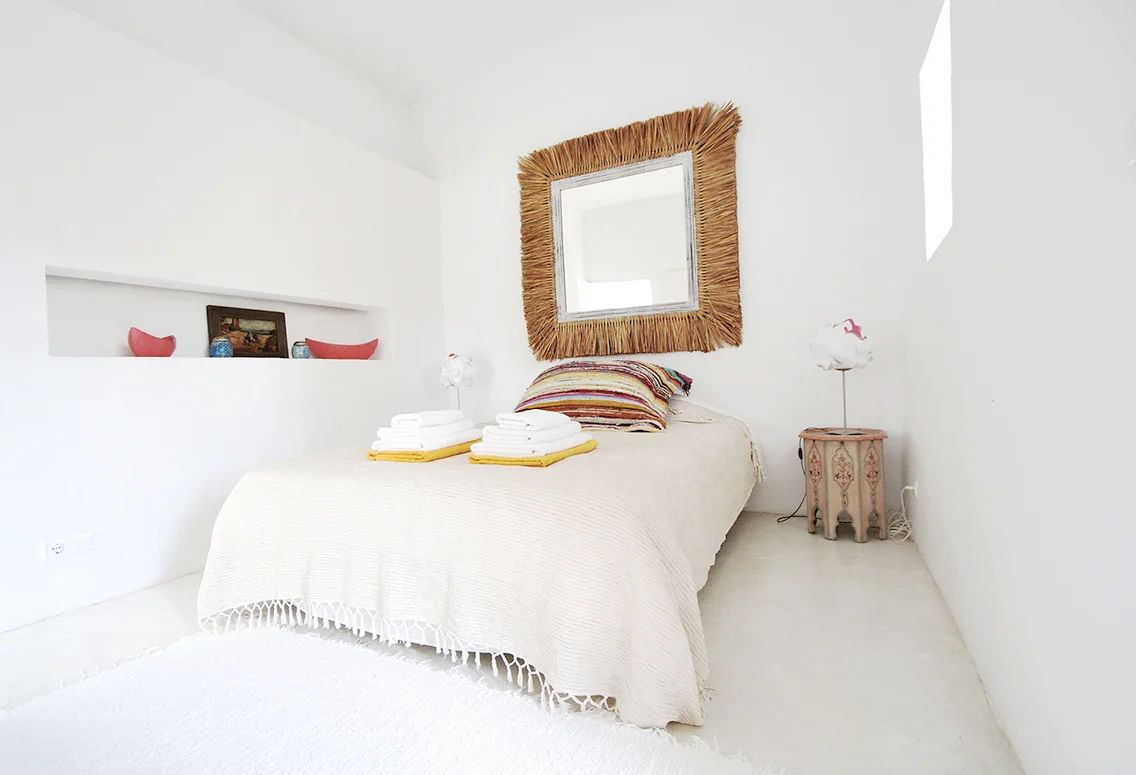 cocoon Queen bed2.jpg