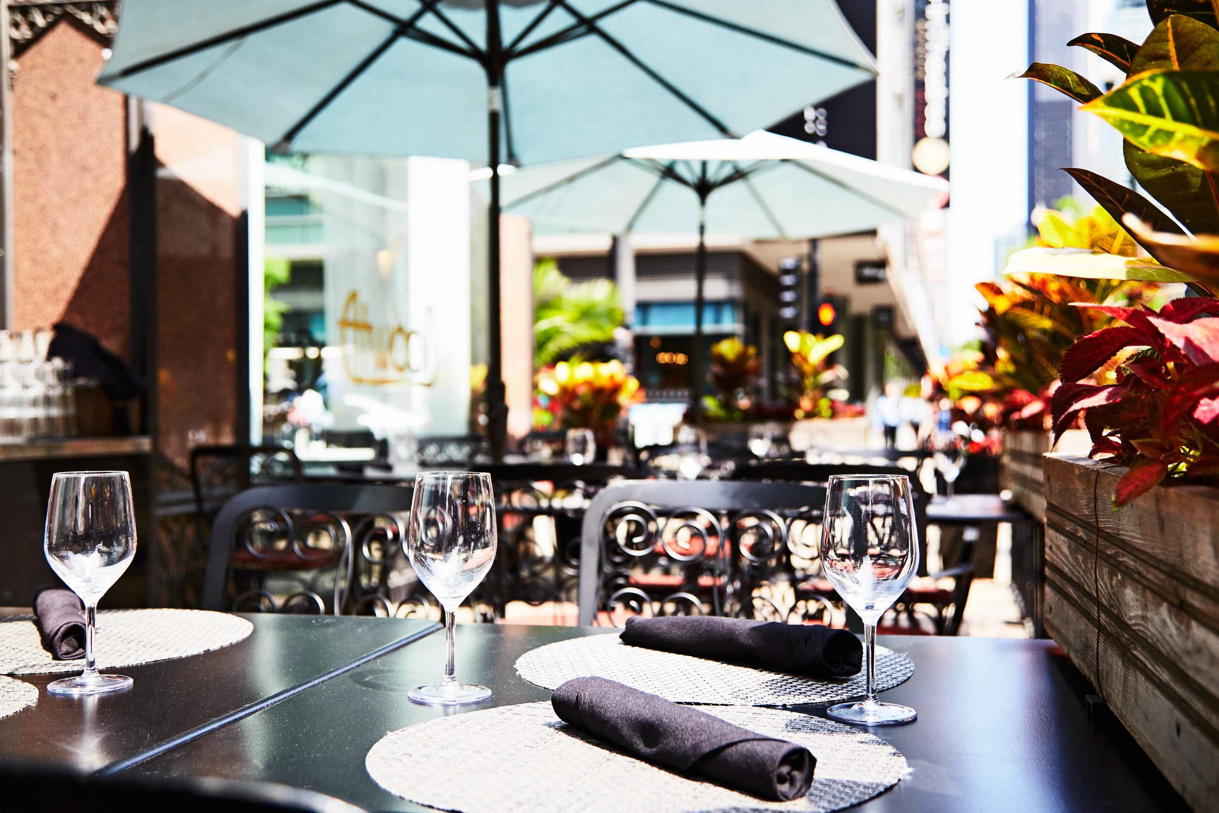 Outdoor Dining in Chicago on Atwoods Patio.jpg