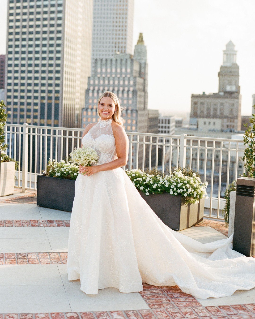 Bridal moments like these...

Photographer: @lancenicoll
Planner: @amandapriceevents
Videographer: @nathanwillisweddingfilms
Florist: @bellabloomsfloral
Venue: @ritzcarltonneworleans
Makeup Artist: @melissavaccaro
Hair Stylist: @hairbybethnola
.
.
.
