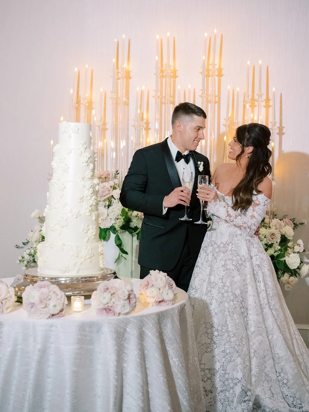The cake moment you&rsquo;ve been searching for...

Sophisticated, stunning, and absolutely unforgettable!

Photographer:&nbsp;@brookeboydphotofilm
Planner:&nbsp;@amandapriceevents
Florist:&nbsp;@nola__flora
Hair Stylist:&nbsp;@iggymeg
Makeup Artist: